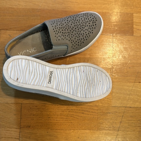 Vionic - Picture 2 of 3